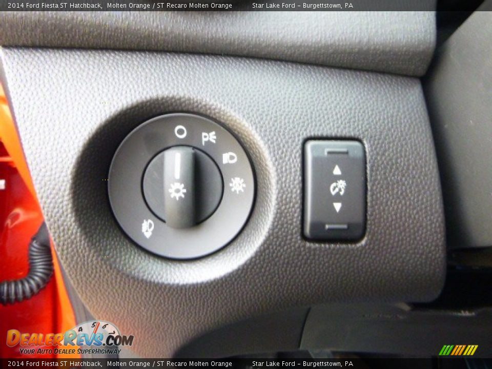 Controls of 2014 Ford Fiesta ST Hatchback Photo #16