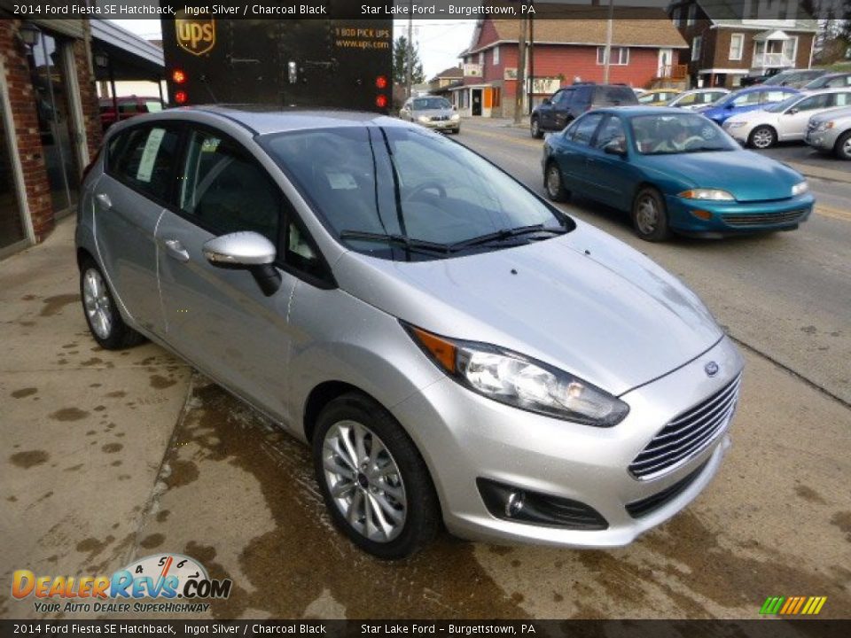 Front 3/4 View of 2014 Ford Fiesta SE Hatchback Photo #3