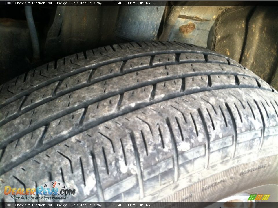 2004 Chevrolet Tracker 4WD Indigo Blue / Medium Gray Photo #2