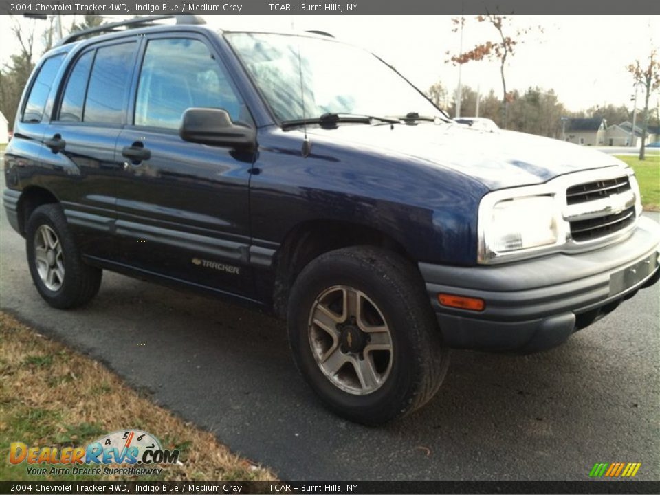 2004 Chevrolet Tracker 4WD Indigo Blue / Medium Gray Photo #4