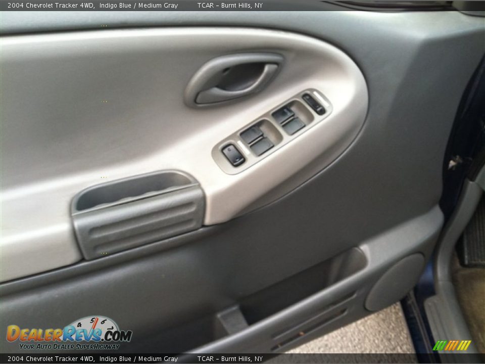 2004 Chevrolet Tracker 4WD Indigo Blue / Medium Gray Photo #9