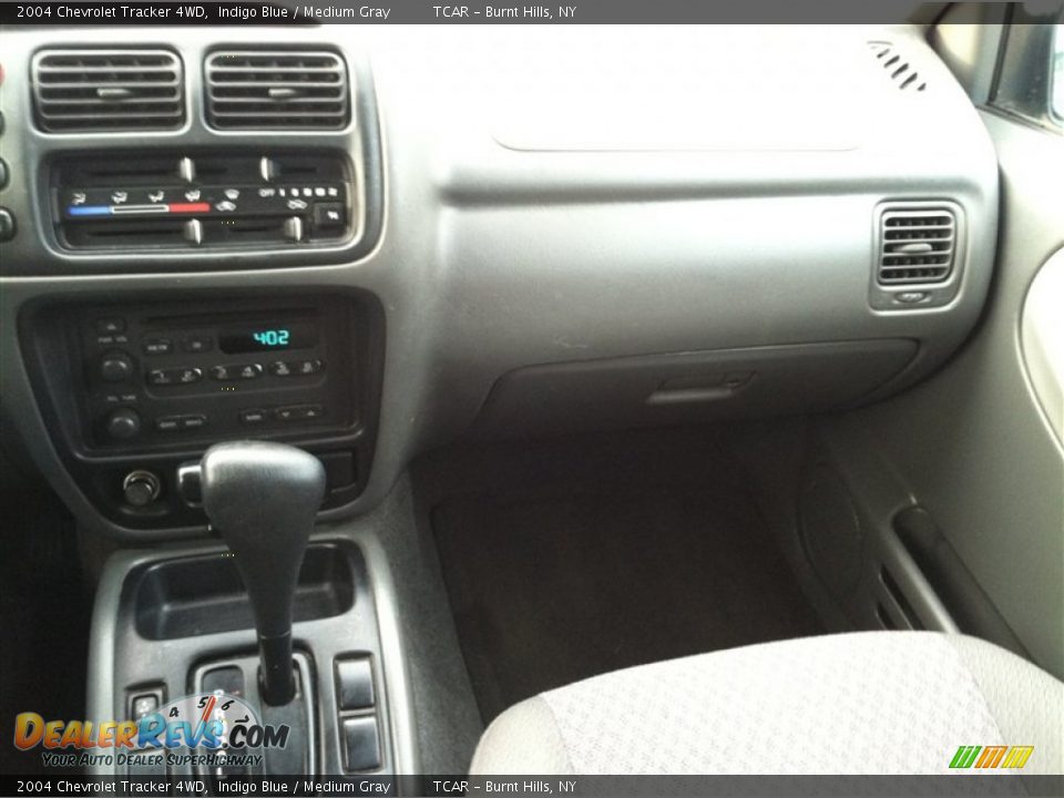 2004 Chevrolet Tracker 4WD Indigo Blue / Medium Gray Photo #11