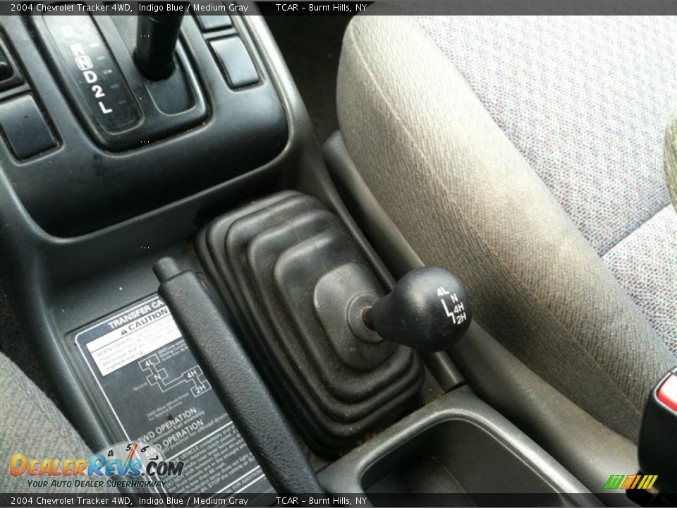 2004 Chevrolet Tracker 4WD Indigo Blue / Medium Gray Photo #13