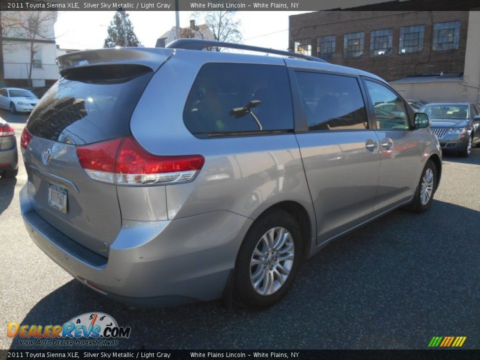 2011 Toyota Sienna XLE Silver Sky Metallic / Light Gray Photo #4