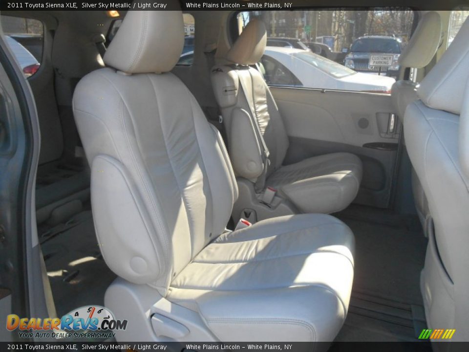 2011 Toyota Sienna XLE Silver Sky Metallic / Light Gray Photo #9