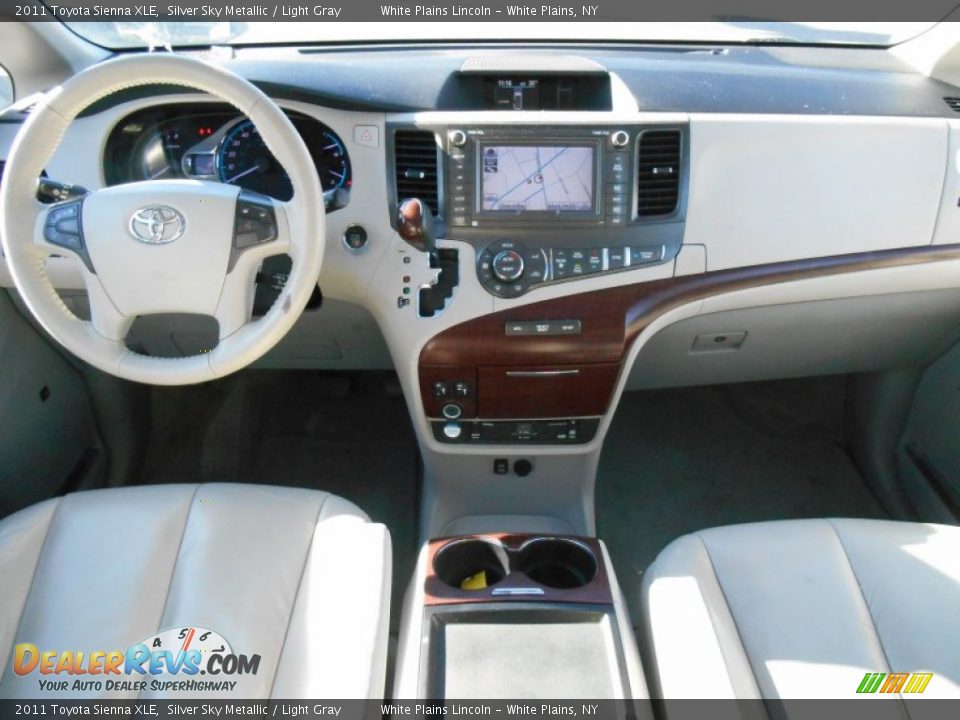 2011 Toyota Sienna XLE Silver Sky Metallic / Light Gray Photo #15
