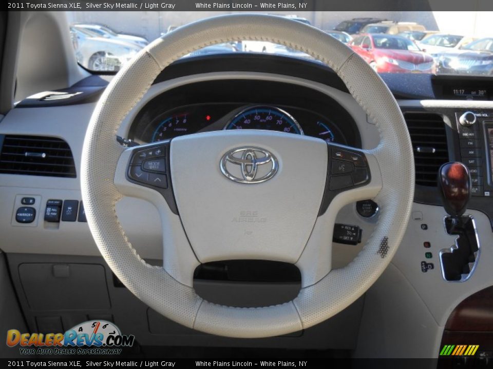 2011 Toyota Sienna XLE Silver Sky Metallic / Light Gray Photo #17