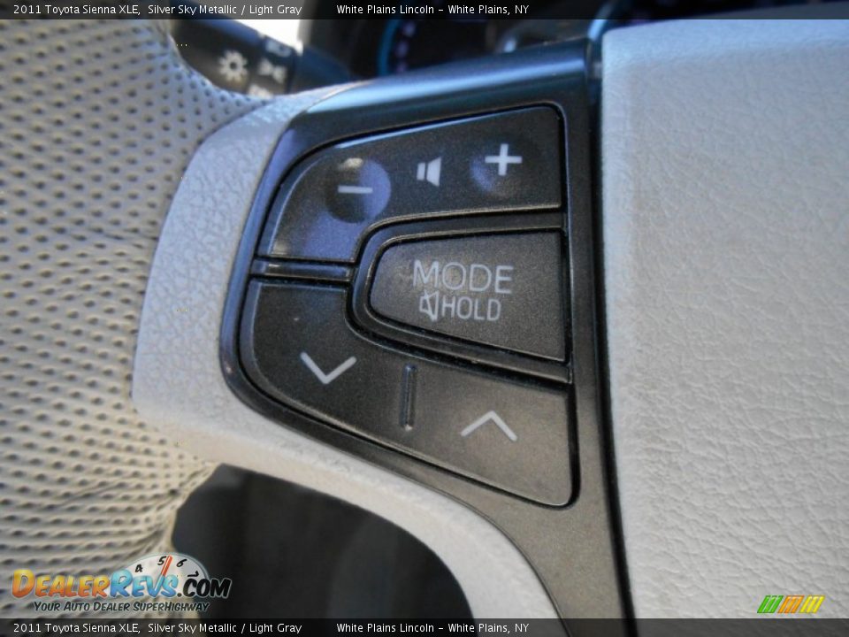 2011 Toyota Sienna XLE Silver Sky Metallic / Light Gray Photo #18