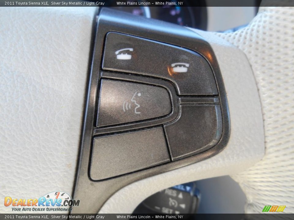 2011 Toyota Sienna XLE Silver Sky Metallic / Light Gray Photo #19