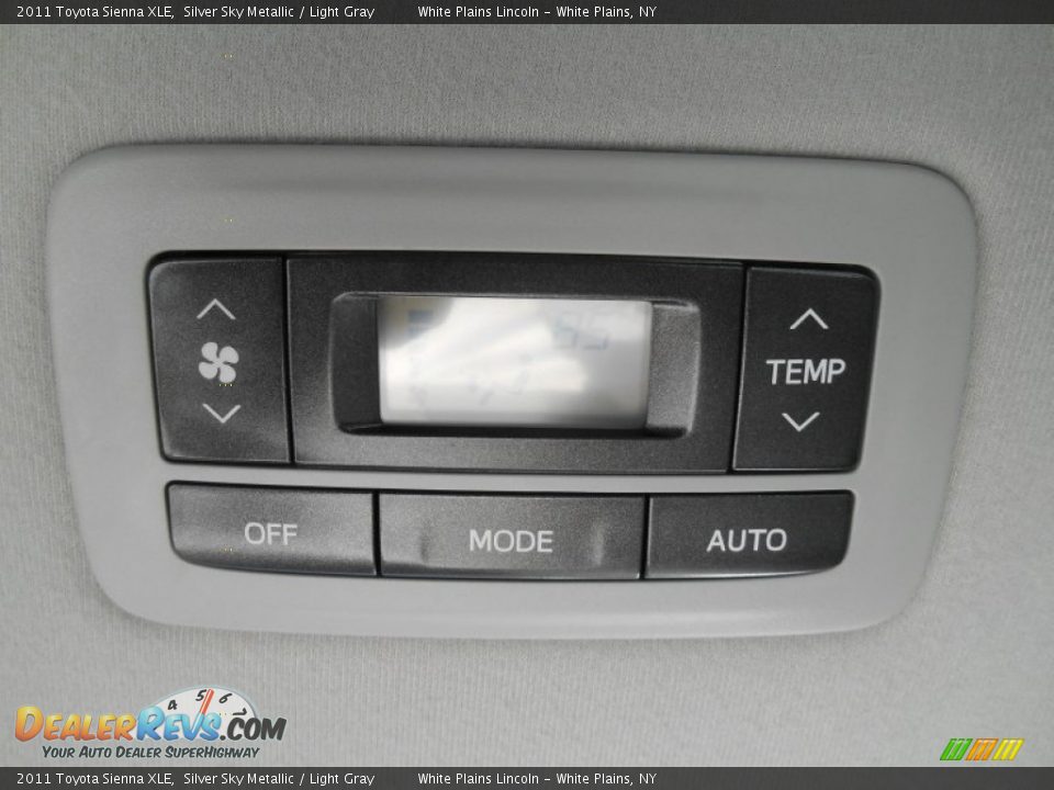2011 Toyota Sienna XLE Silver Sky Metallic / Light Gray Photo #22
