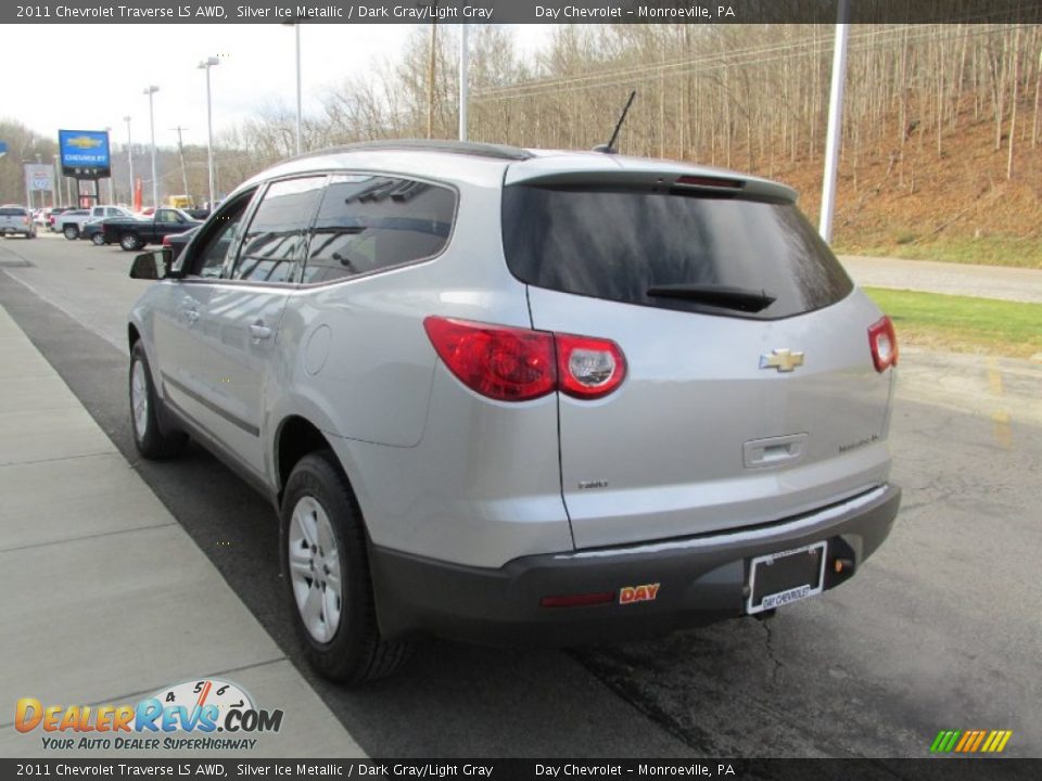 2011 Chevrolet Traverse LS AWD Silver Ice Metallic / Dark Gray/Light Gray Photo #6
