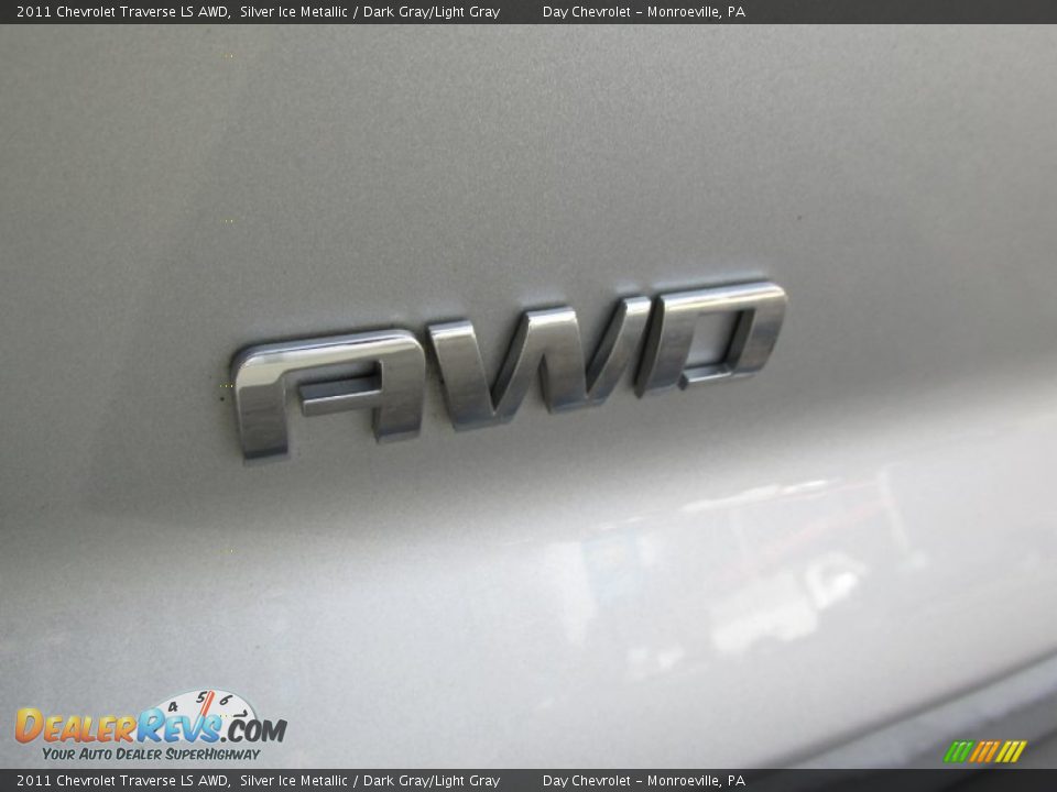 2011 Chevrolet Traverse LS AWD Silver Ice Metallic / Dark Gray/Light Gray Photo #7