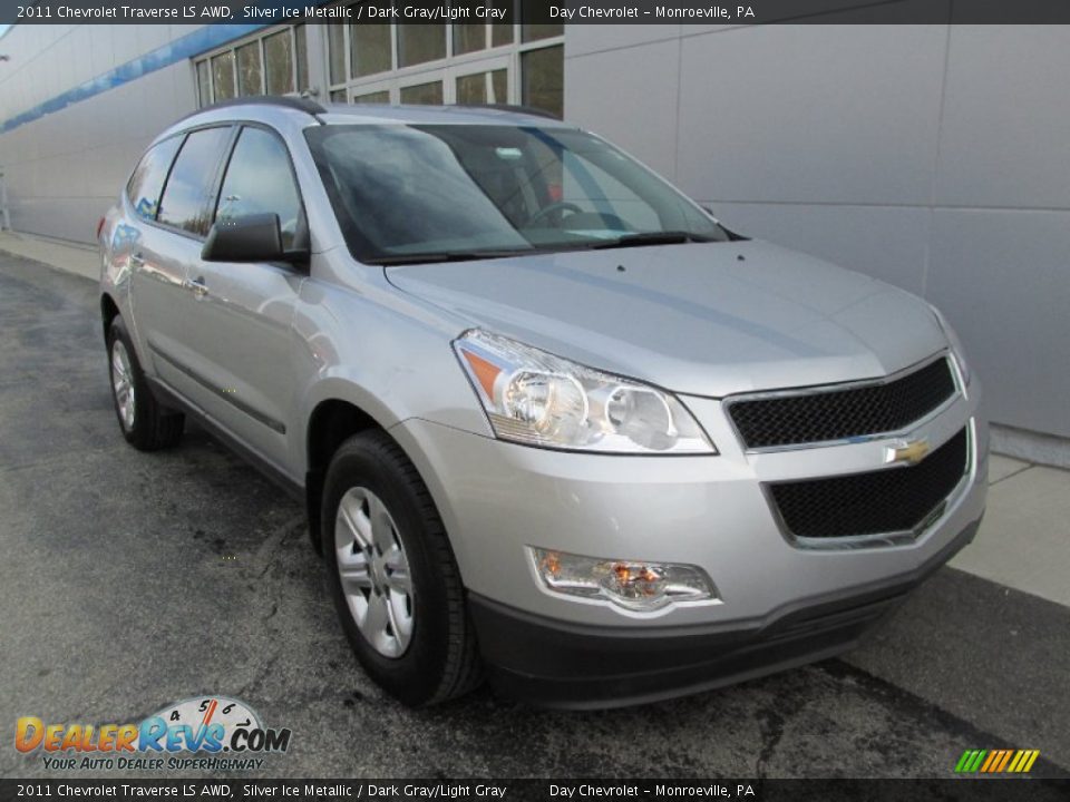 2011 Chevrolet Traverse LS AWD Silver Ice Metallic / Dark Gray/Light Gray Photo #10