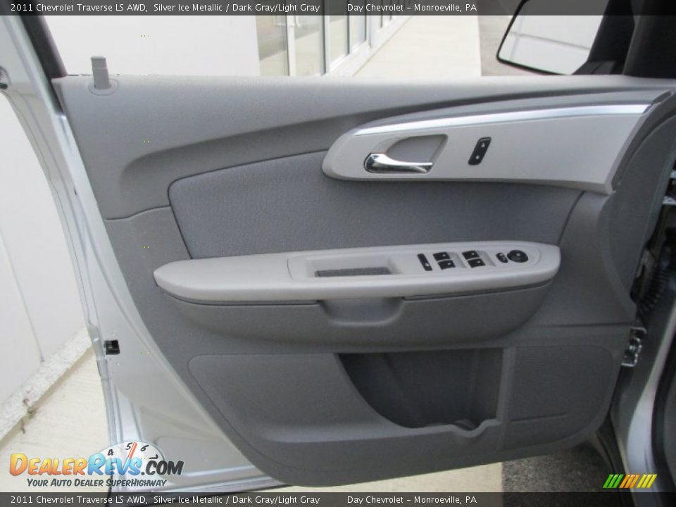 2011 Chevrolet Traverse LS AWD Silver Ice Metallic / Dark Gray/Light Gray Photo #11