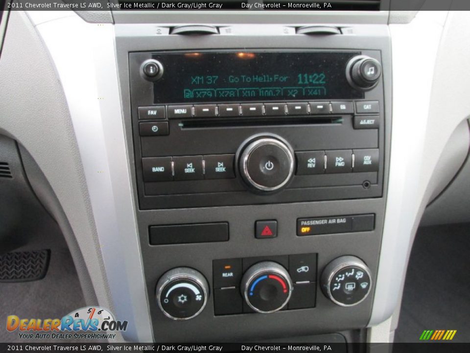 2011 Chevrolet Traverse LS AWD Silver Ice Metallic / Dark Gray/Light Gray Photo #16