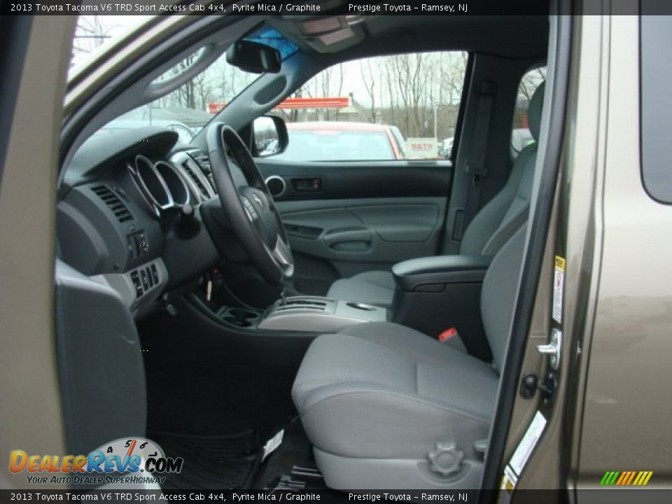 2013 Toyota Tacoma V6 TRD Sport Access Cab 4x4 Pyrite Mica / Graphite Photo #7