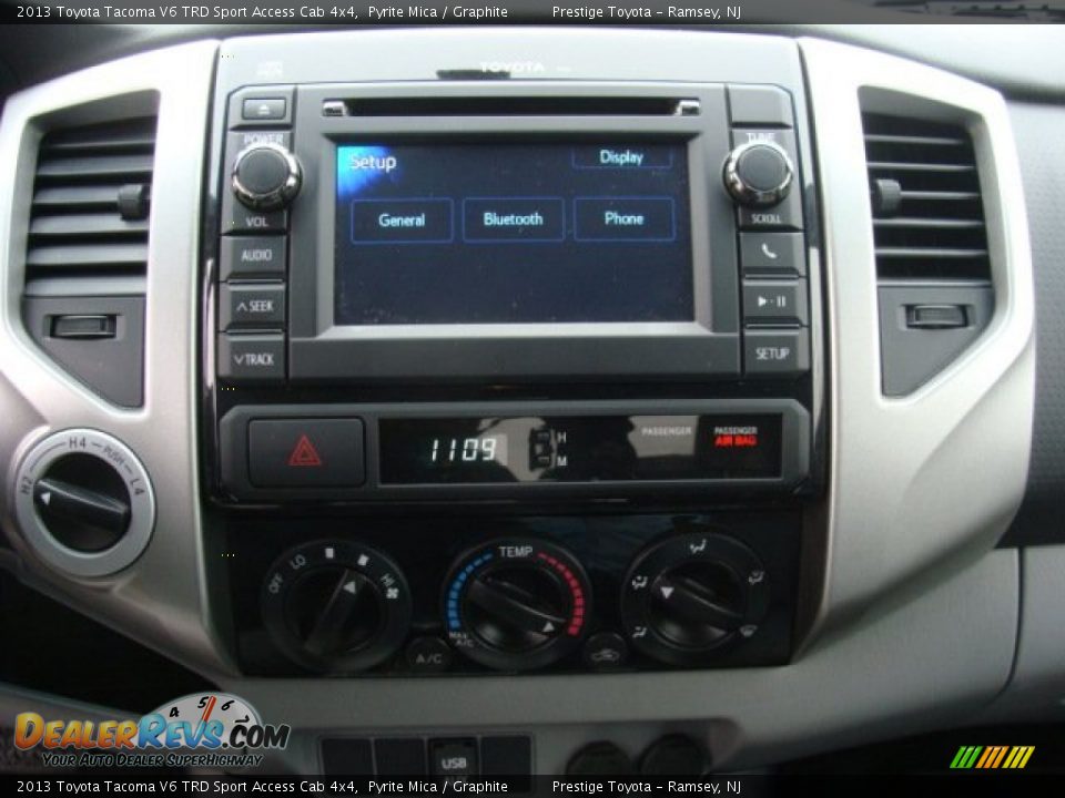 2013 Toyota Tacoma V6 TRD Sport Access Cab 4x4 Pyrite Mica / Graphite Photo #11