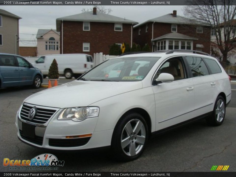 Front 3/4 View of 2008 Volkswagen Passat Komfort Wagon Photo #3