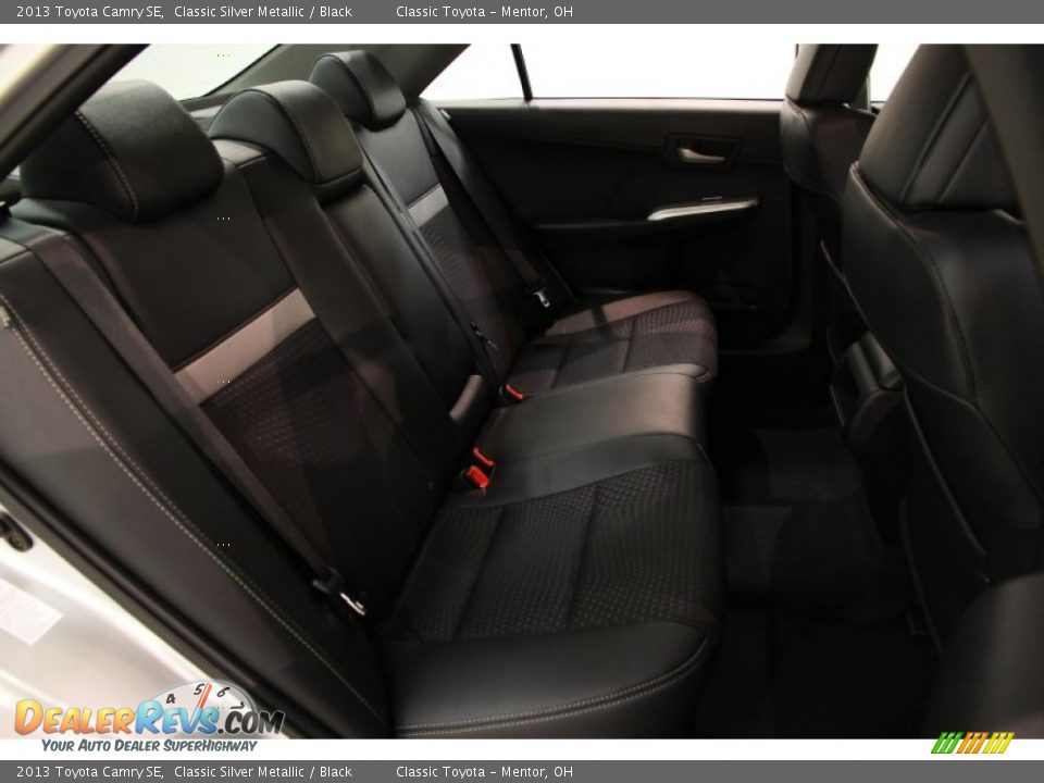 2013 Toyota Camry SE Classic Silver Metallic / Black Photo #16