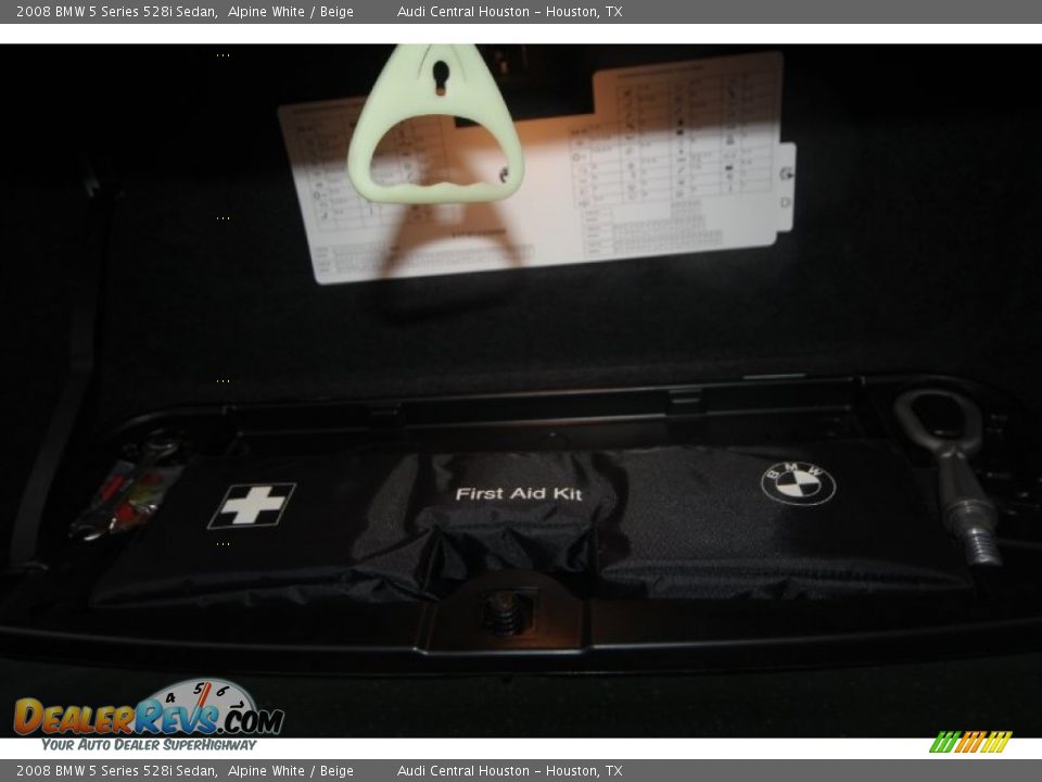 2008 BMW 5 Series 528i Sedan Alpine White / Beige Photo #32