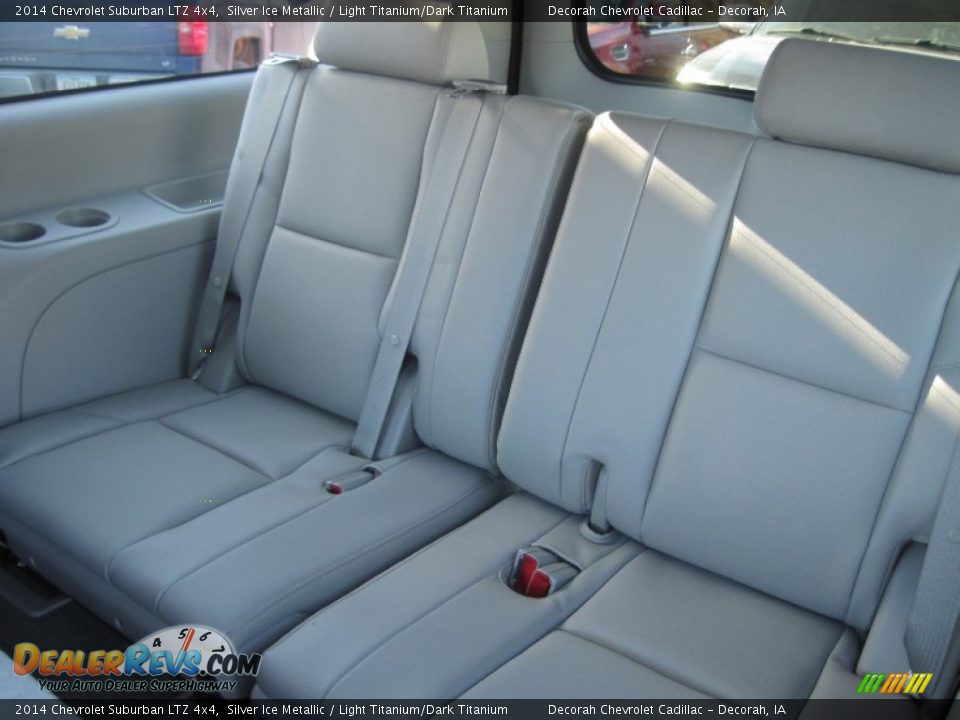 2014 Chevrolet Suburban LTZ 4x4 Silver Ice Metallic / Light Titanium/Dark Titanium Photo #7