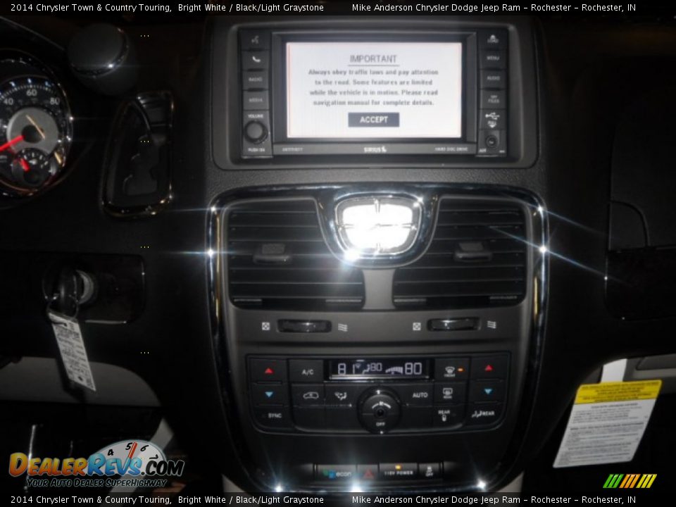 2014 Chrysler Town & Country Touring Bright White / Black/Light Graystone Photo #9