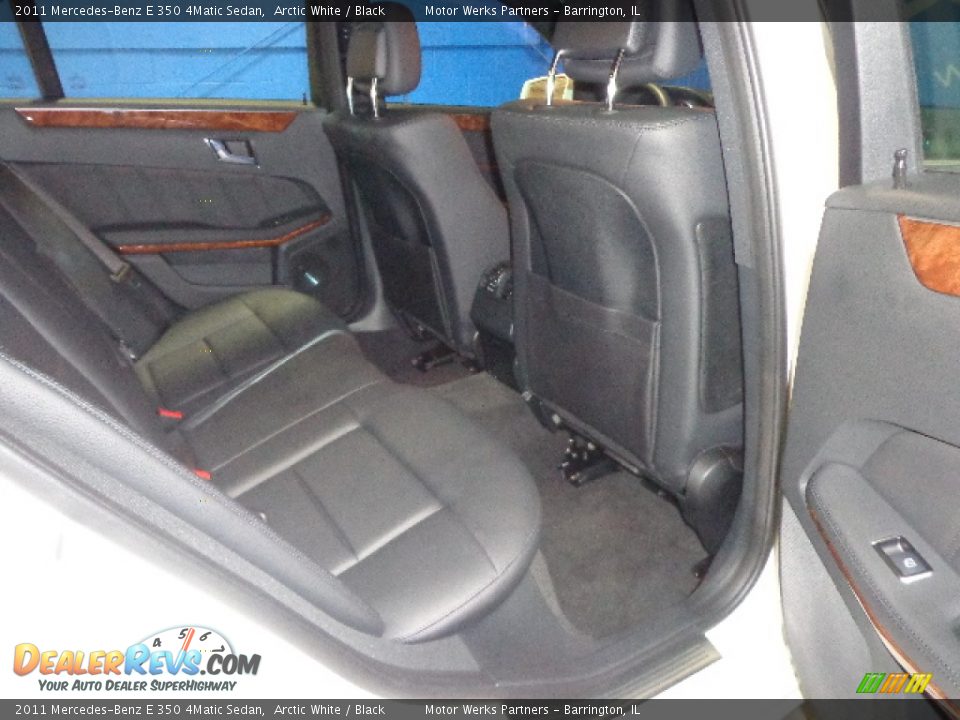 2011 Mercedes-Benz E 350 4Matic Sedan Arctic White / Black Photo #27