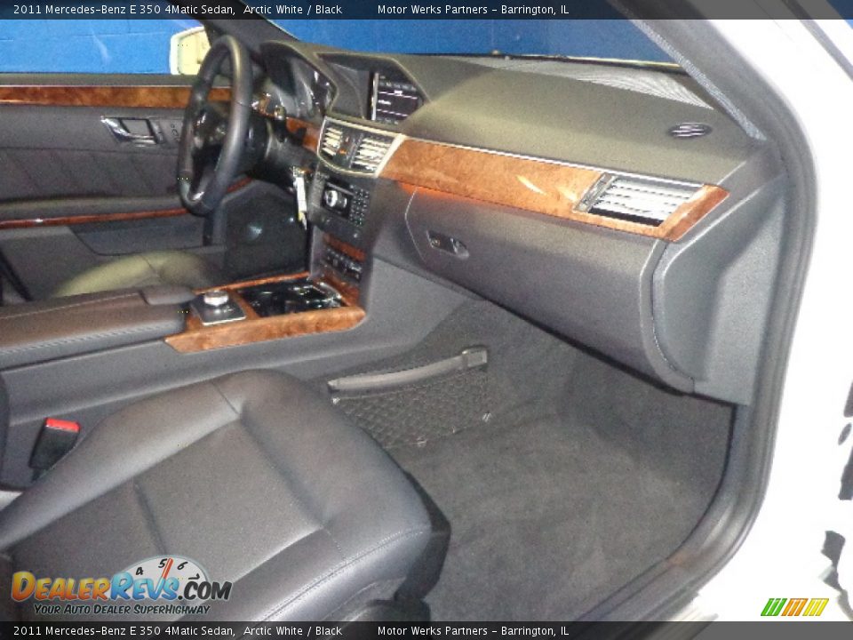 2011 Mercedes-Benz E 350 4Matic Sedan Arctic White / Black Photo #30