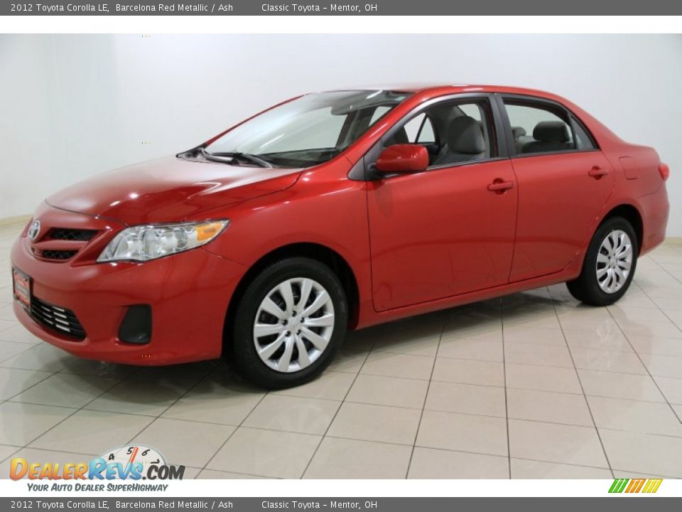 Front 3/4 View of 2012 Toyota Corolla LE Photo #3