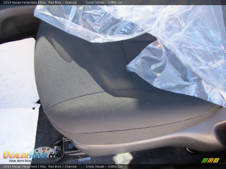 2014 Nissan Versa Note S Plus Red Brick / Charcoal Photo #9