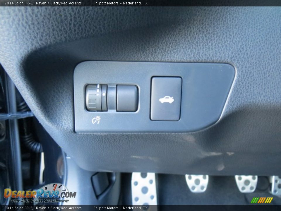 Controls of 2014 Scion FR-S  Photo #32