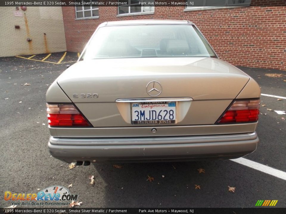 1995 Mercedes-Benz E 320 Sedan Smoke Silver Metallic / Parchment Photo #3