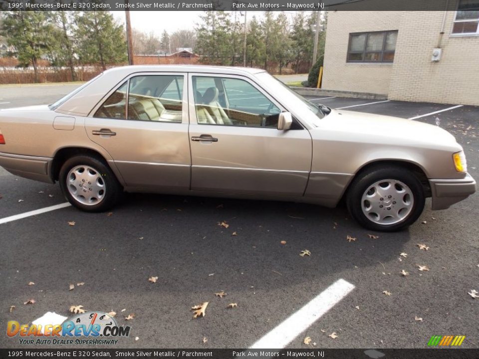 1995 Mercedes-Benz E 320 Sedan Smoke Silver Metallic / Parchment Photo #6