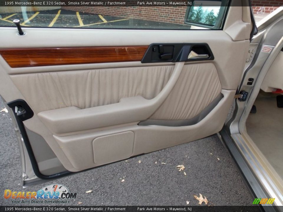 Door Panel of 1995 Mercedes-Benz E 320 Sedan Photo #8
