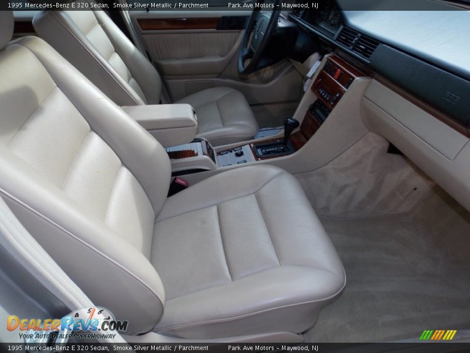 1995 Mercedes-Benz E 320 Sedan Smoke Silver Metallic / Parchment Photo #10