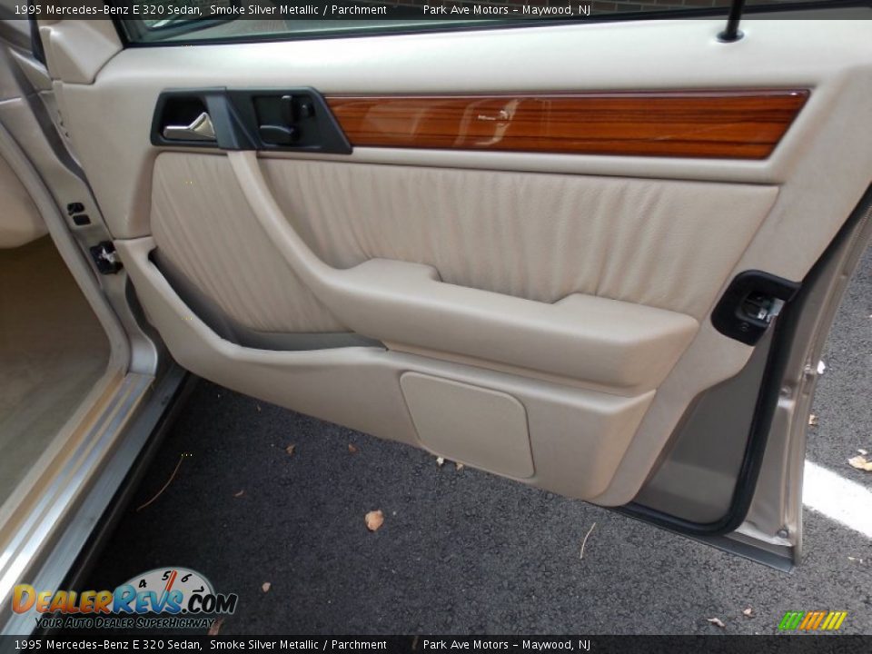 Door Panel of 1995 Mercedes-Benz E 320 Sedan Photo #11
