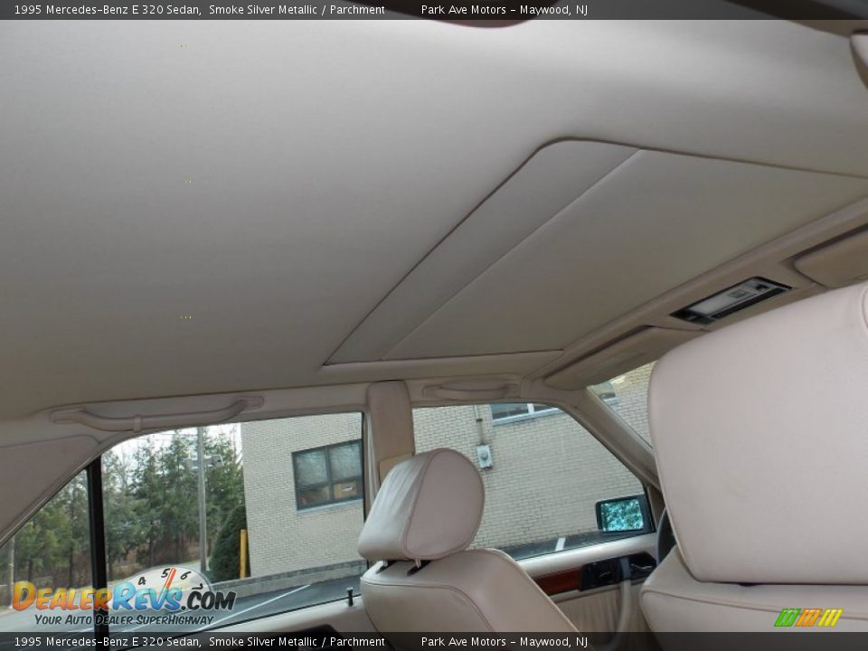 1995 Mercedes-Benz E 320 Sedan Smoke Silver Metallic / Parchment Photo #13
