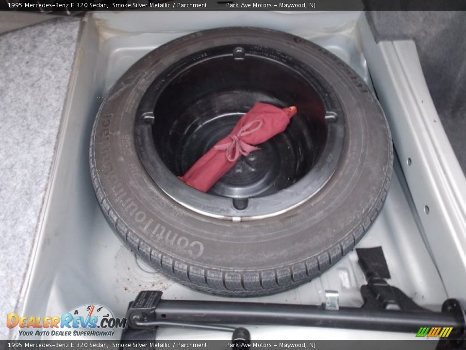 1995 Mercedes-Benz E 320 Sedan Smoke Silver Metallic / Parchment Photo #15