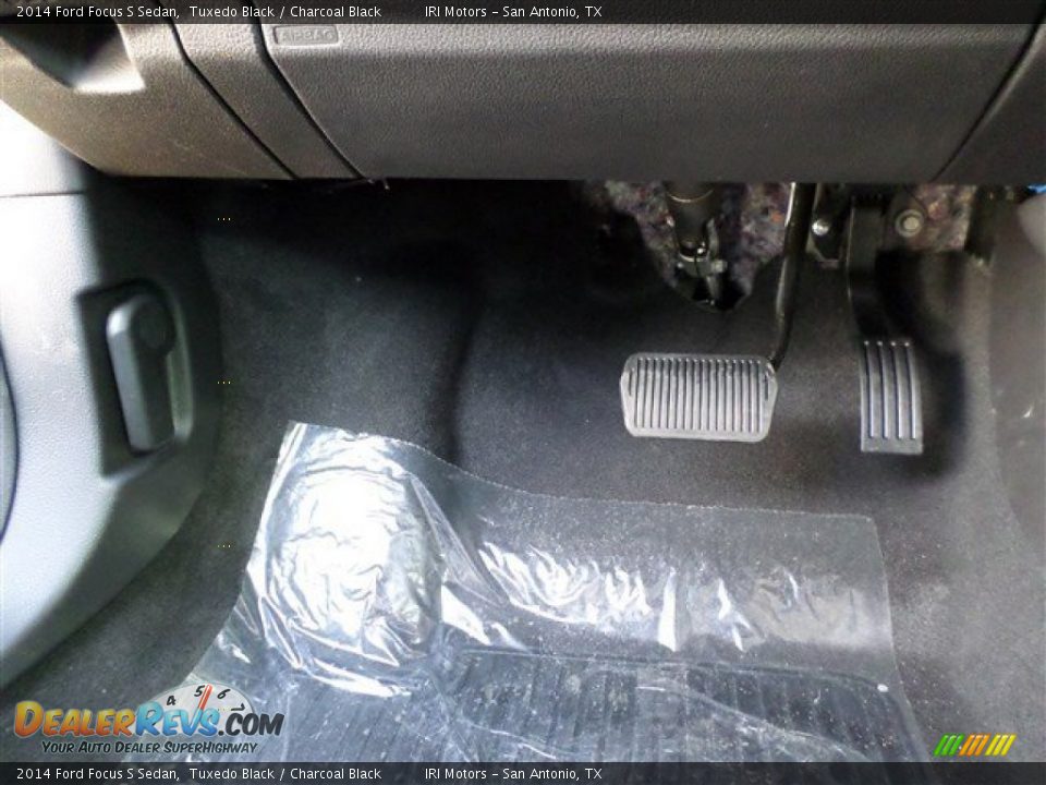 2014 Ford Focus S Sedan Tuxedo Black / Charcoal Black Photo #24