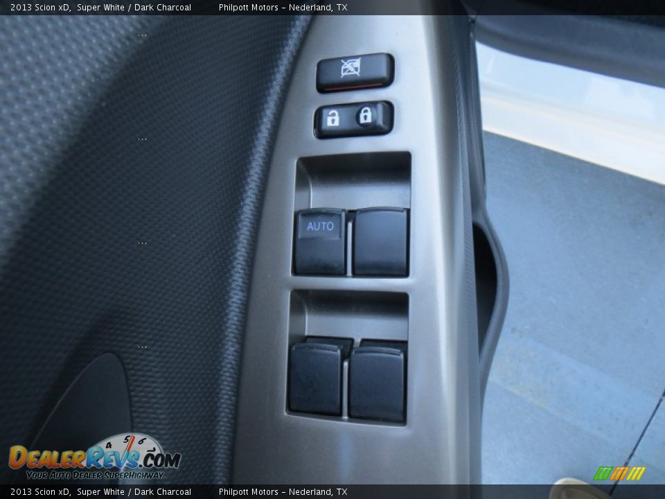 2013 Scion xD Super White / Dark Charcoal Photo #32