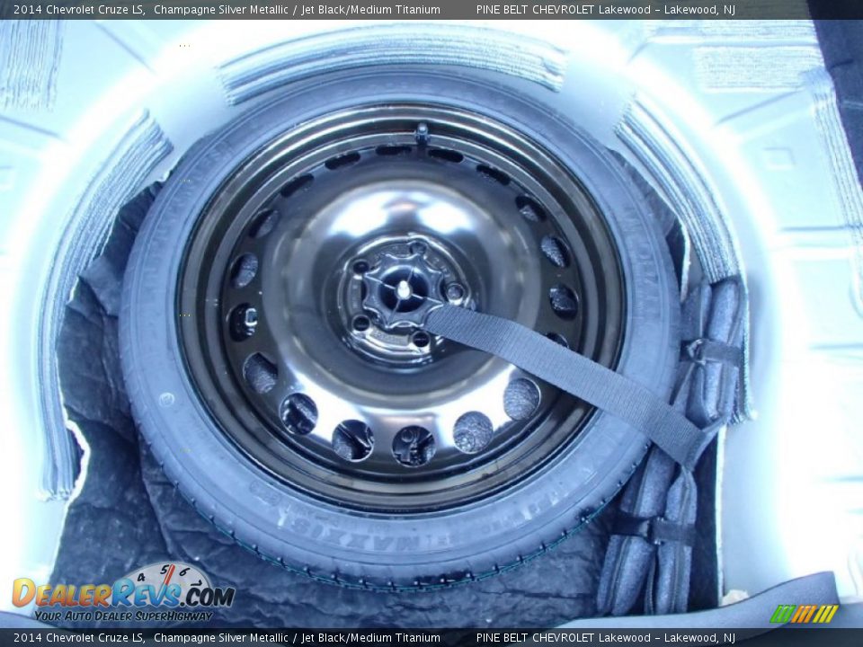 2014 Chevrolet Cruze LS Champagne Silver Metallic / Jet Black/Medium Titanium Photo #9