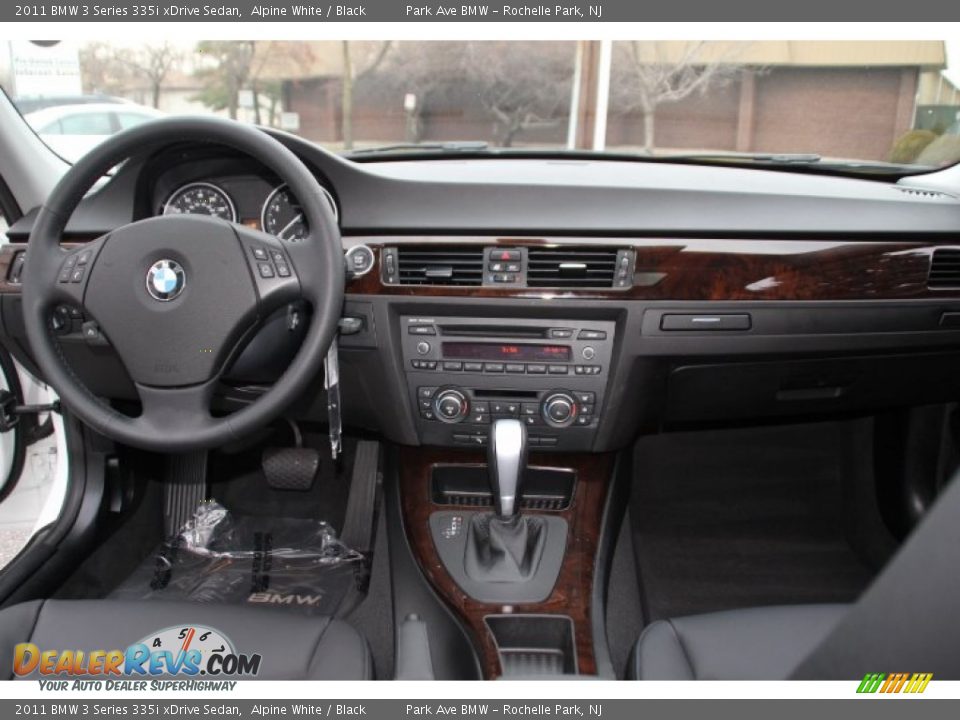 2011 BMW 3 Series 335i xDrive Sedan Alpine White / Black Photo #12