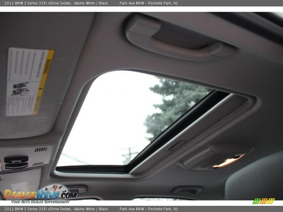 2011 BMW 3 Series 335i xDrive Sedan Alpine White / Black Photo #19