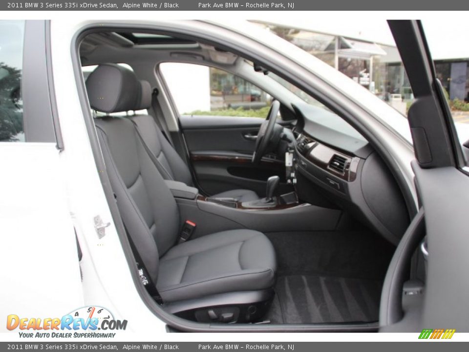 2011 BMW 3 Series 335i xDrive Sedan Alpine White / Black Photo #26