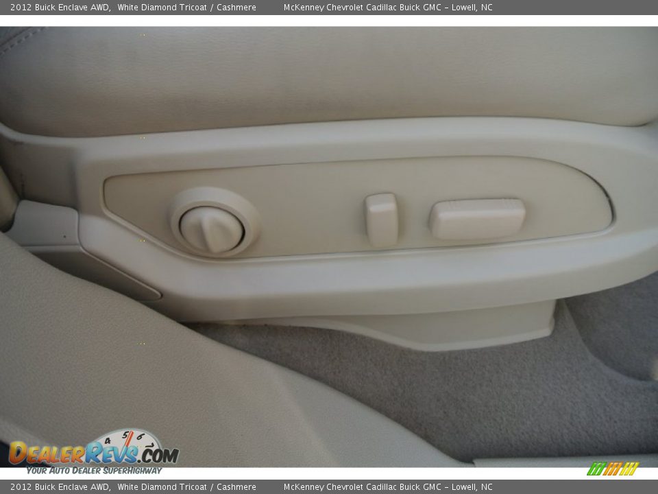 2012 Buick Enclave AWD White Diamond Tricoat / Cashmere Photo #24