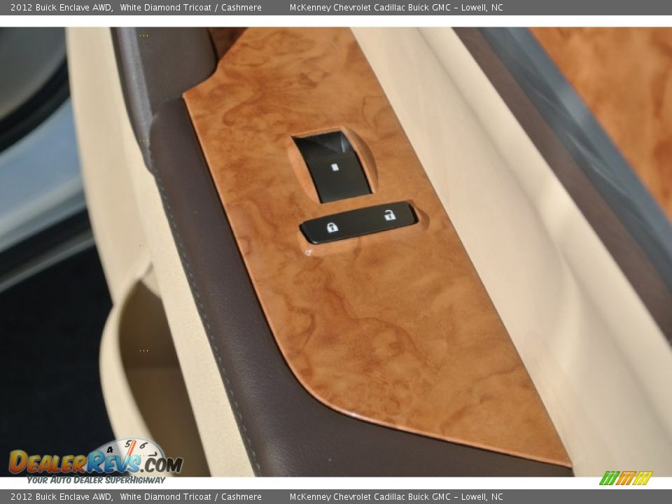 2012 Buick Enclave AWD White Diamond Tricoat / Cashmere Photo #26