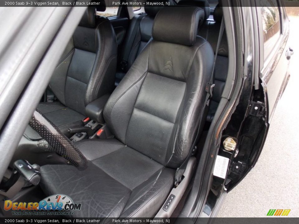 Front Seat of 2000 Saab 9-3 Viggen Sedan Photo #11