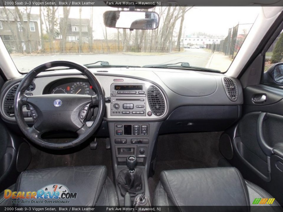 Dashboard of 2000 Saab 9-3 Viggen Sedan Photo #13