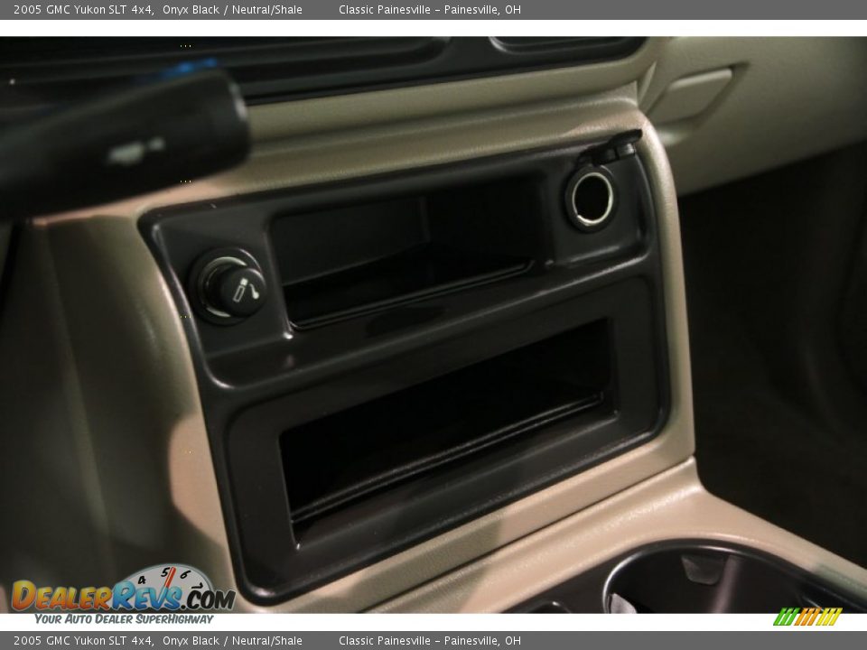 2005 GMC Yukon SLT 4x4 Onyx Black / Neutral/Shale Photo #12