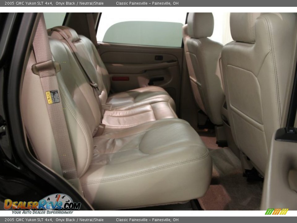 2005 GMC Yukon SLT 4x4 Onyx Black / Neutral/Shale Photo #15